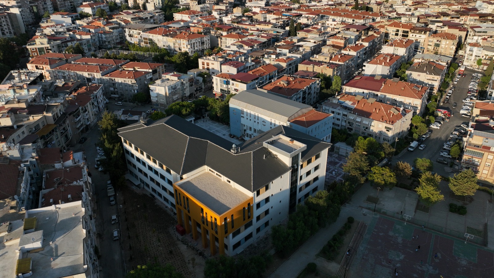 İzmir İli Karabağlar İlçesi Duğrallar 32 Derslikli Okul ve Vali Nevzat Ayaz 32 Derslikli Okul ile Altyapı ve Çevre Düzenlemesi İnşaatı İkmal İşi